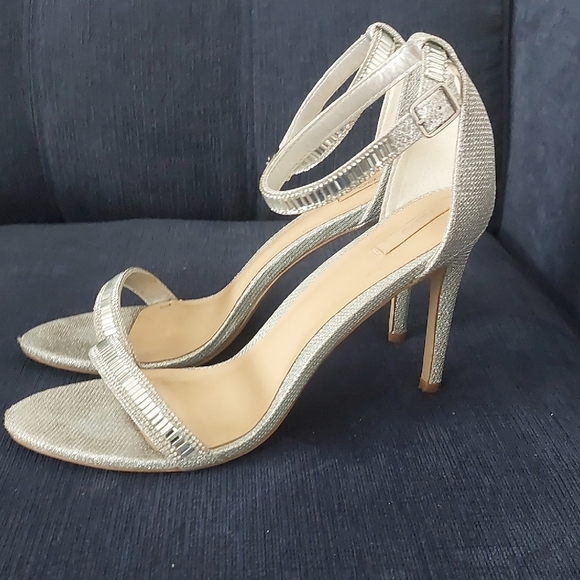Aldo Shimmering Silver Heels, Size 11.5 - Picture 5 of 16